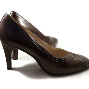 1970-80s Elegant Dark Brown High Heel Leather Pumps by Bally Bellezza Eu 37.5 US 7 UK 5 VFG