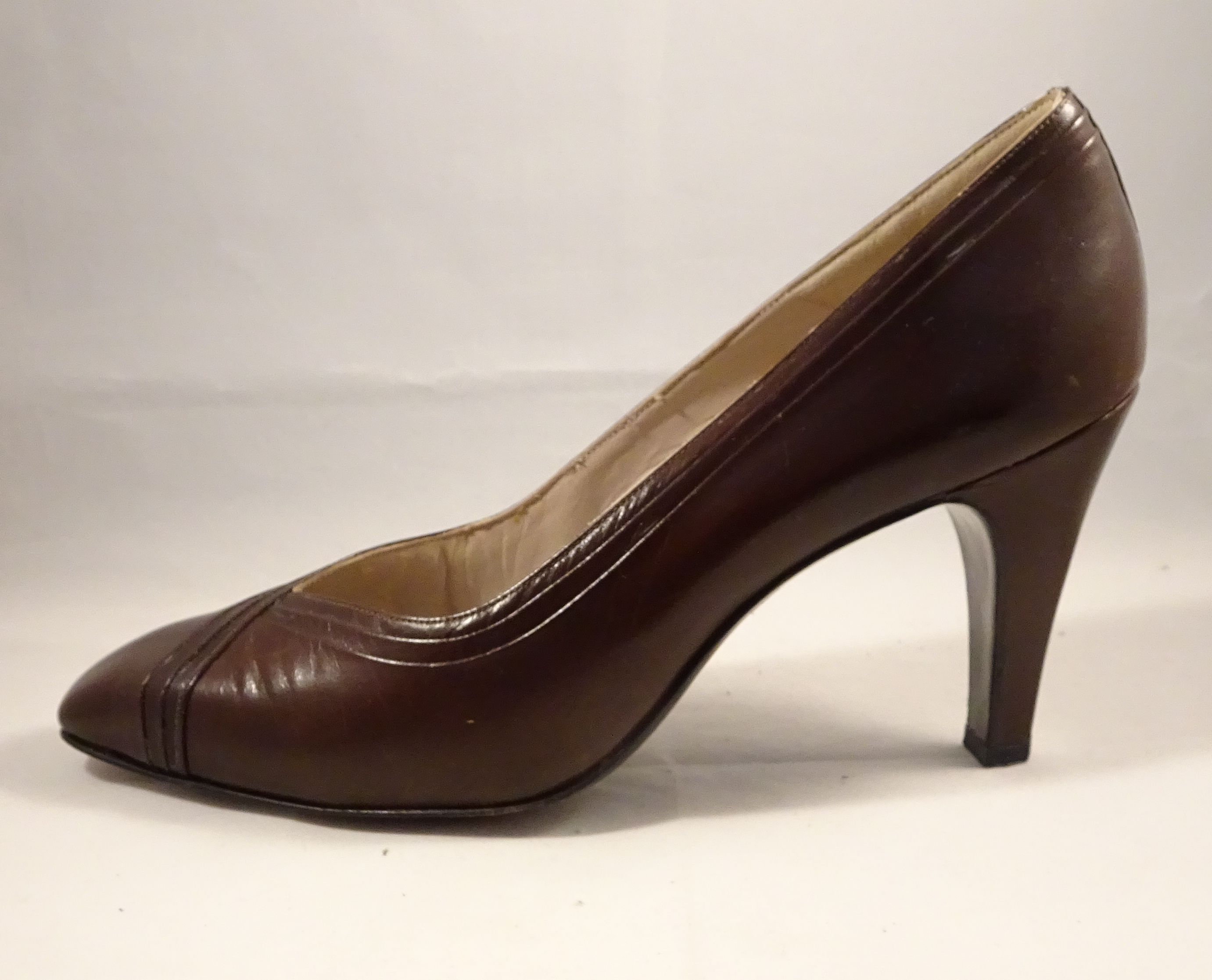1970-80s Elegant Dark Brown High Heel Leather Pumps by Bally Bellezza ...