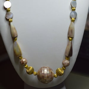 Genuine Beautiful Cream Colored Shell Bead Necklace with Large Mosaic Bead Shell Pendant (1055034) N1-2-08