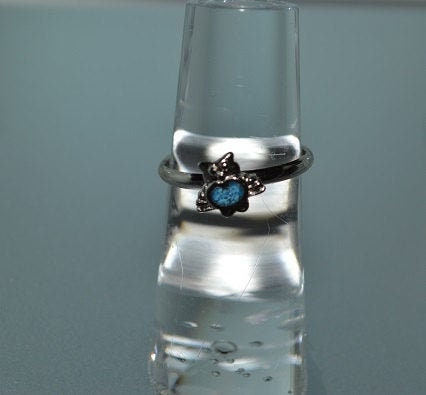 Vintage Silver and crushed Turquoise chip Sm. Owl (?) ring. (1077508) Z3-1-01