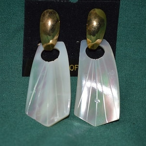 Beautiful Vintage Mother of Pearl Carved Door-Knocker Earrings (1017154)