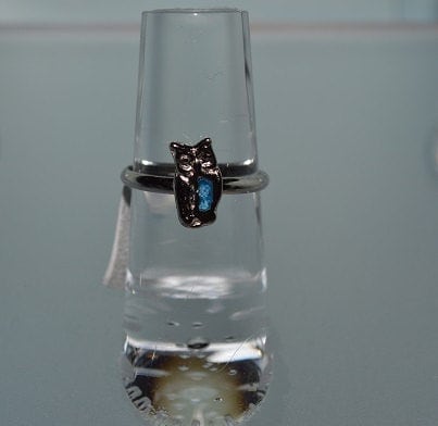Vintage Silver and crushed Turquoise chip owl ring. (1077503) Z3-1-01