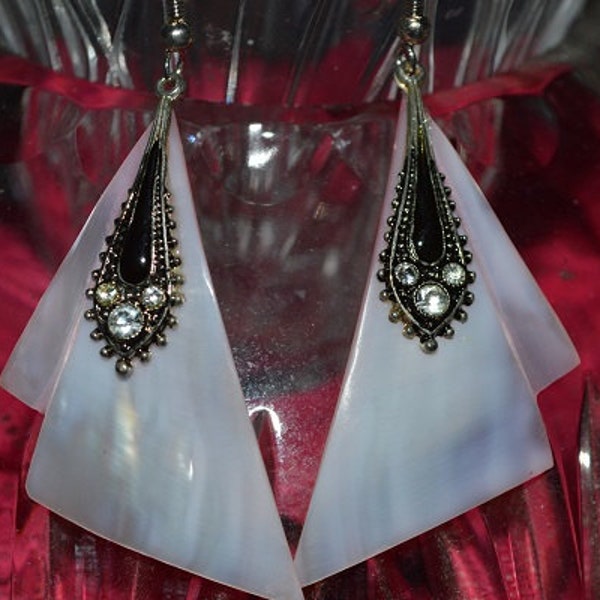 Beautiful Vintage White Mother of Pearl, Black Enamel and Rhinestone  Earrings (1017036)