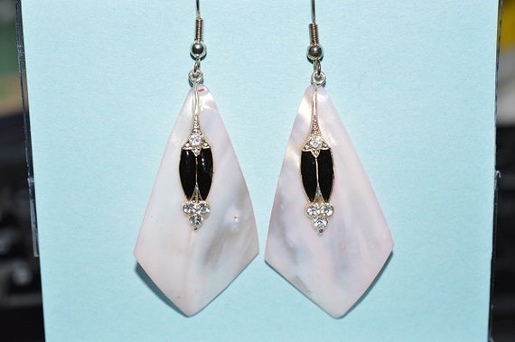 Beautiful Vintage Soft Pink Mother of Pearl, Blac… - image 1