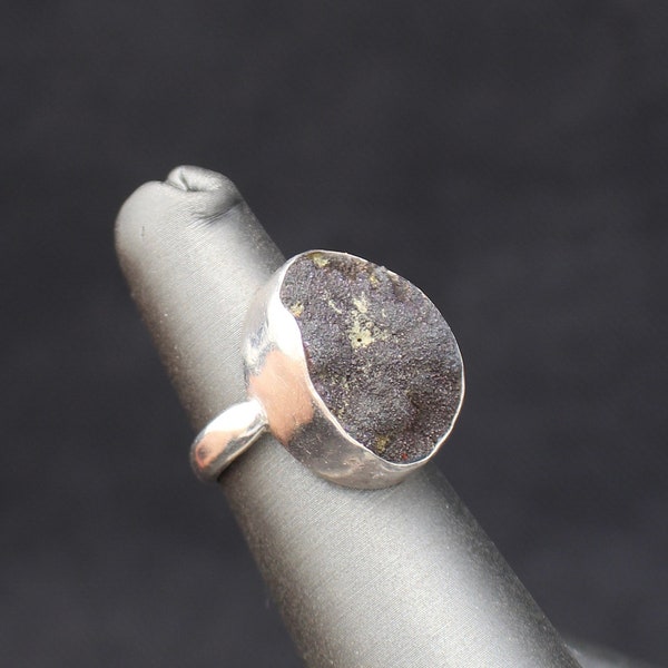 Silver, Quartz Ring: Ash colored, volcanic look, rough quartz, large oval stone; sterling silver setting, in size 7, with 925 stamp. 11259