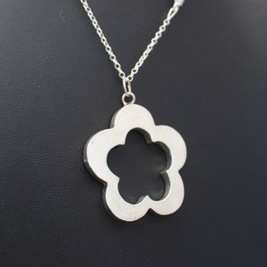 Sterling Silver Handmade Inlay Flower Shape Pendant Sterling Silver Handmade Inlay Flower Shape Pendant