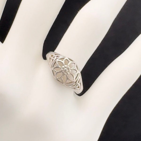 Size 9 Sterling Silver flower ring: Boho  Flower design with trinity symbol on each side of this unique sterling silver ring.  B105