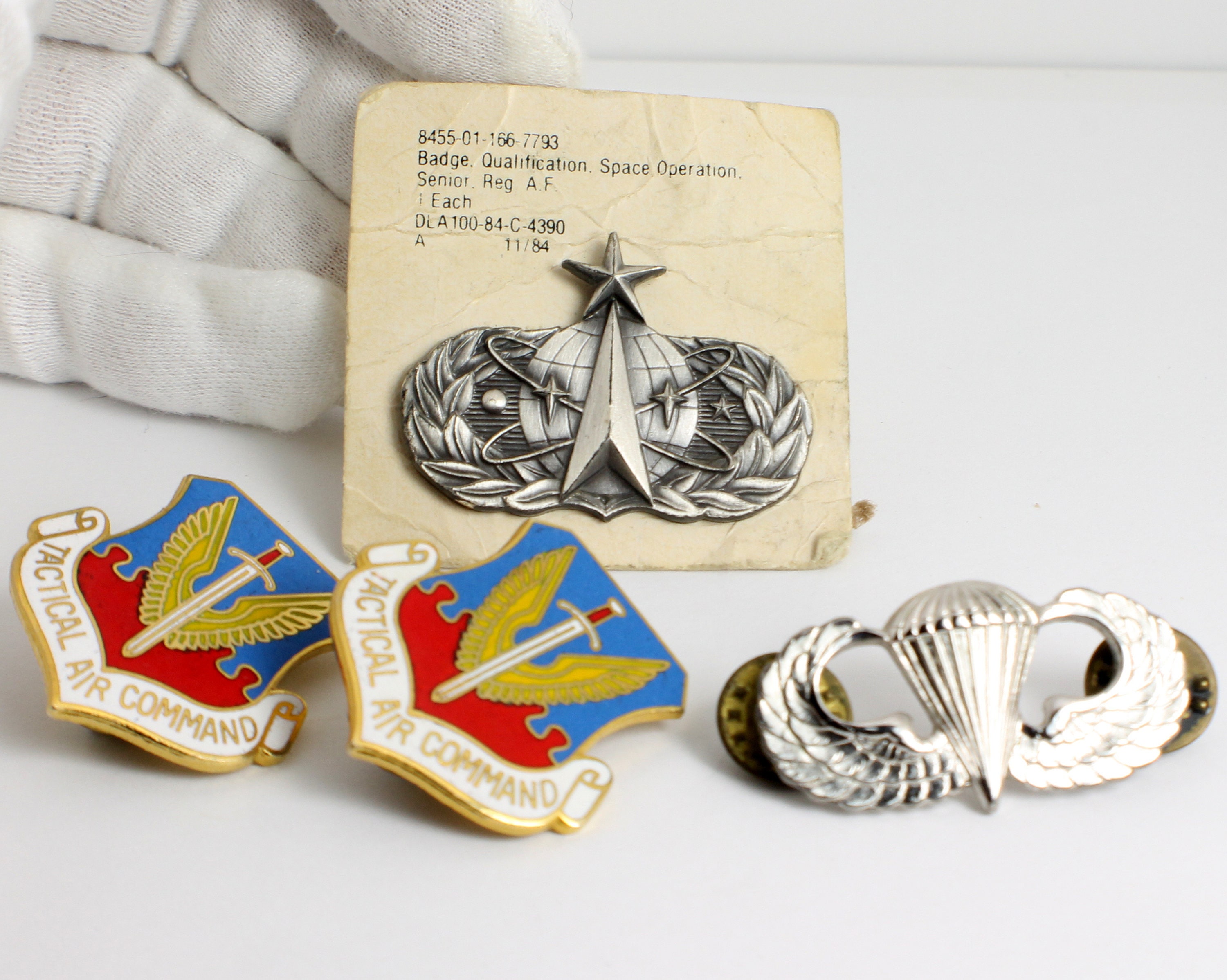 Mix of US Medals: 2 US Air Force Tactical Air Command Badge Mix of US Medals: 2 US Air Force Tactical Air Command Badge