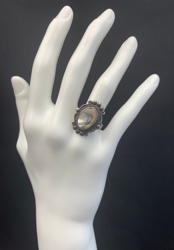 Antique vintage Mother of Pearl ring:  Sixties, la