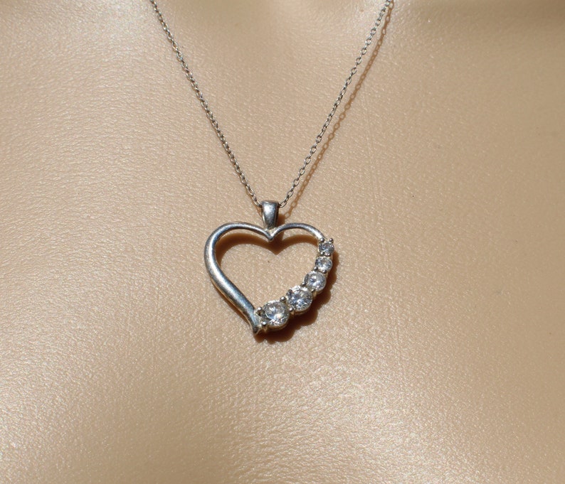 diamond look 10349 on sterling silver heart round brilliant stones five diminishing size suspended on 18 inch chain Cubic Zirconia
