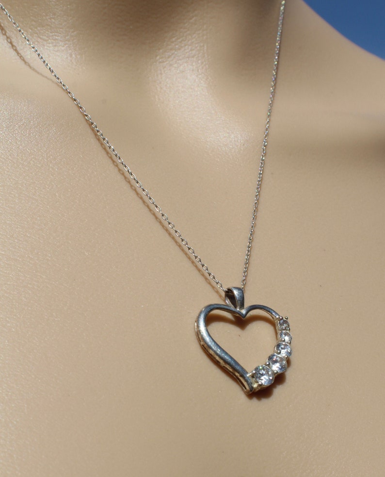 diamond look 10349 on sterling silver heart round brilliant stones five diminishing size suspended on 18 inch chain Cubic Zirconia