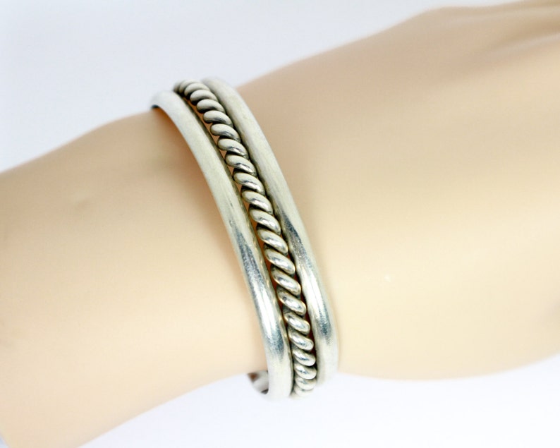 Silver cuff style Native American Bracelet with heavily braided silver rope in the center of two silver bands Sterling Silver 925 0471