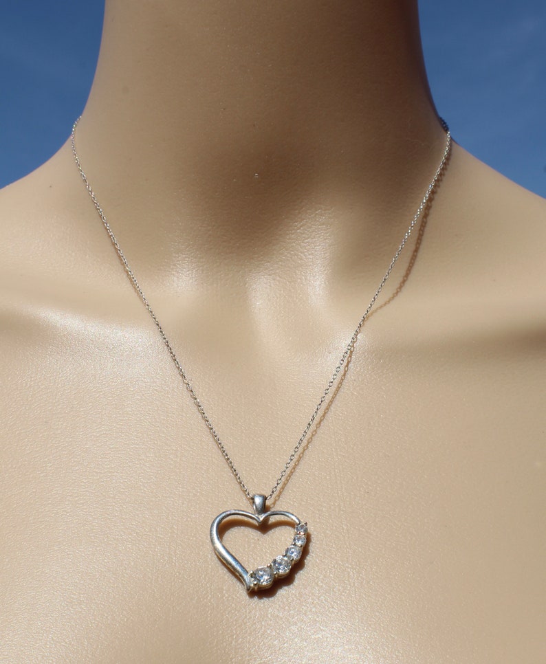 diamond look 10349 on sterling silver heart round brilliant stones five diminishing size suspended on 18 inch chain Cubic Zirconia
