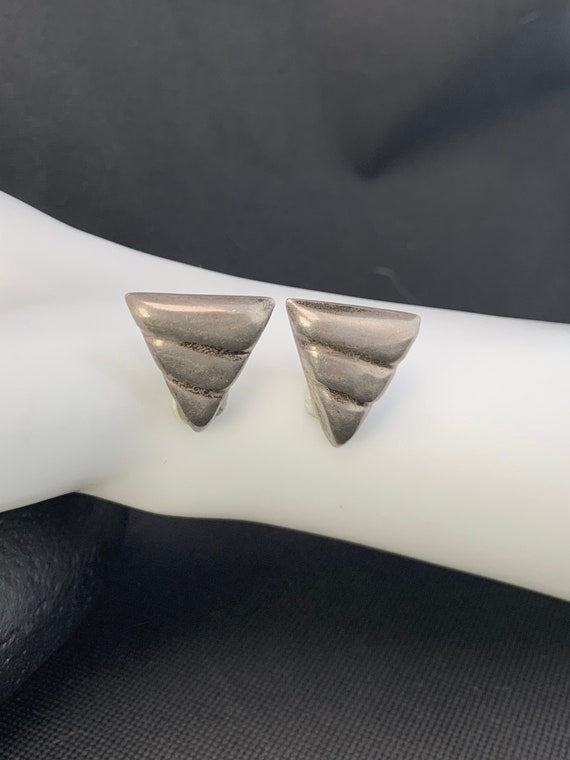 Silver Triangle Earrings: Modern style  Triangle E