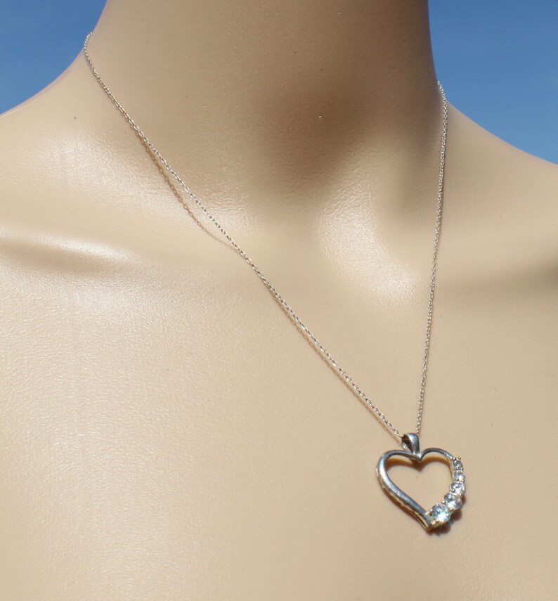 diamond look 10349 on sterling silver heart round brilliant stones five diminishing size suspended on 18 inch chain Cubic Zirconia