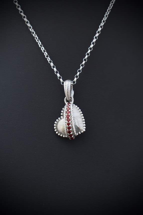 Judith Ripka, Heart shaped pendant (retired) diago