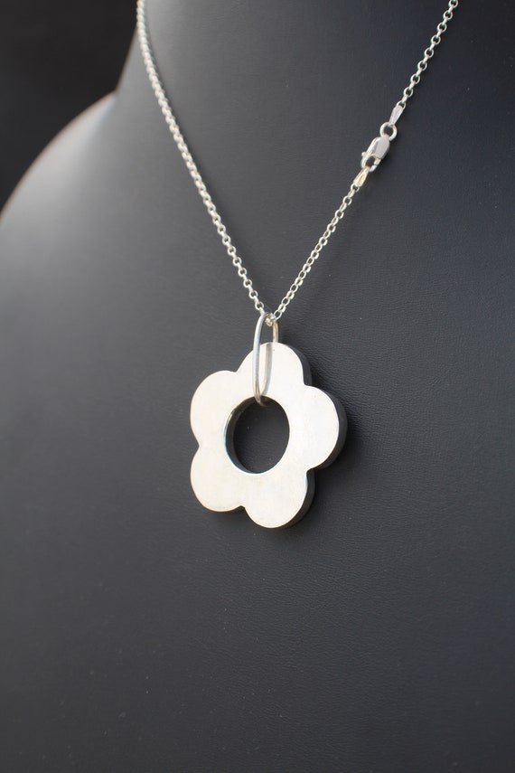 Sterling Silver Handmade Inlay Flower Shape Pendant Sterling Silver Handmade Inlay Flower Shape Pendant