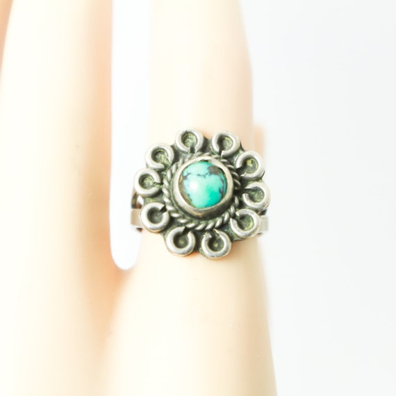 Native America ring: Silver and Turquoise Flower … - image 4