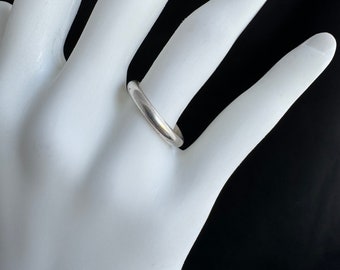 Size 8.5, Vintage Sterling Silver Band Ring: Classic Size 8.5, Vintage Sterling Silver Band Ring: Classic