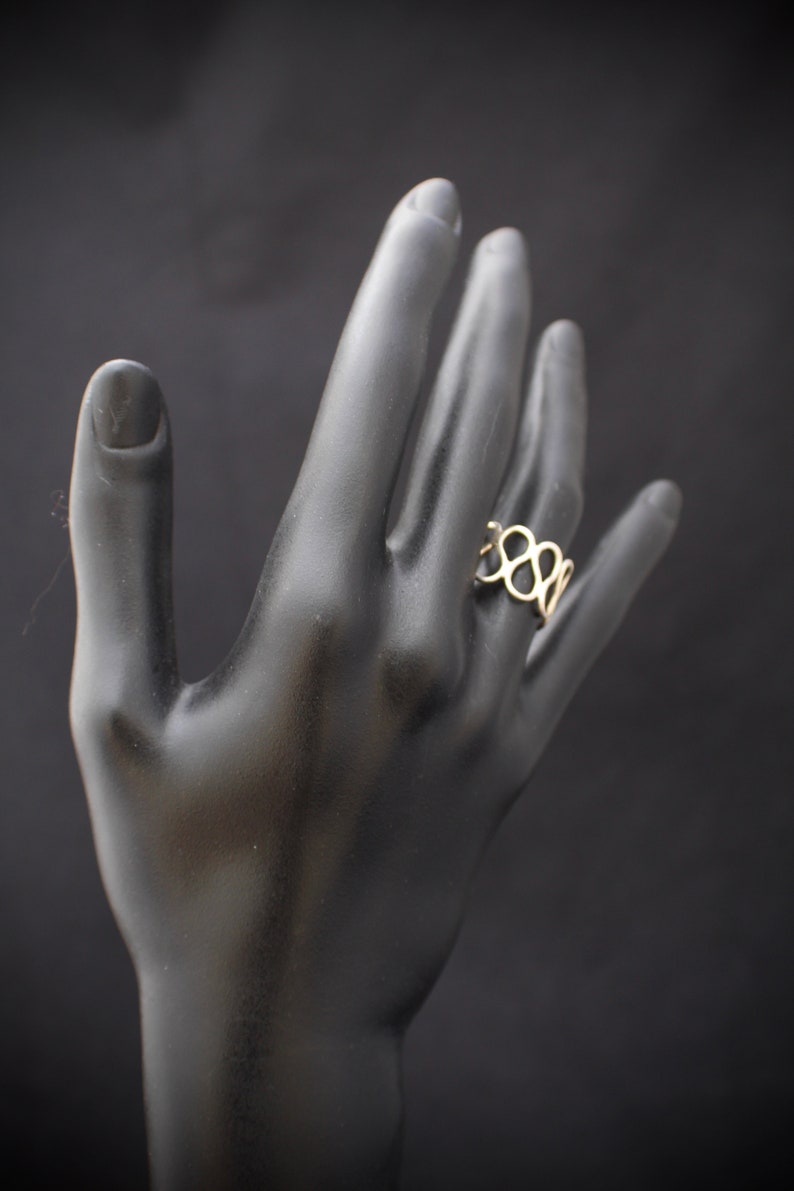 in size 6 US sterling silver ring contemporary repeating paisley shape simple Modern 11224 simple look minimalist Vintage eighties