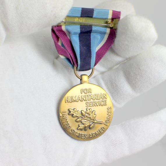 人道奉仕勲章: US-Armed-Forces-Service-Medal US-Armed-Forces