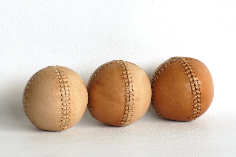 Juggling balls vintage style 3 Leather juggling balls 55mm Etsy