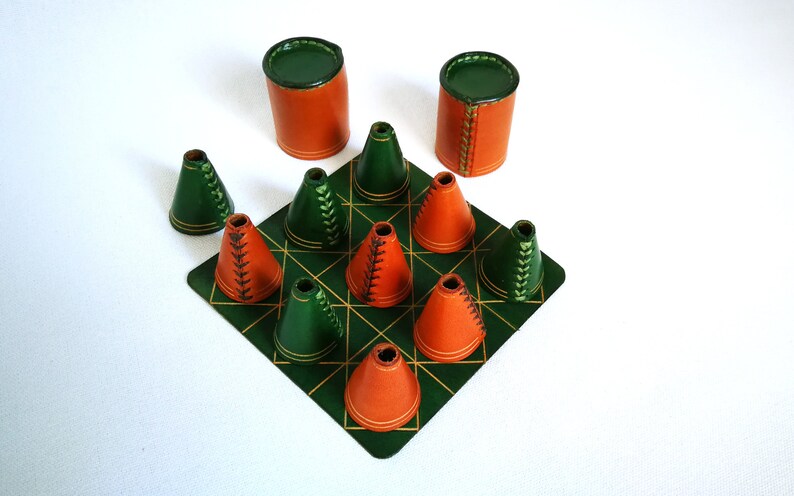 Pocket leather Tic tac toe for kids, Handmade Tic tac toe, Travel green and brown leather board game, Customizable Game image 1