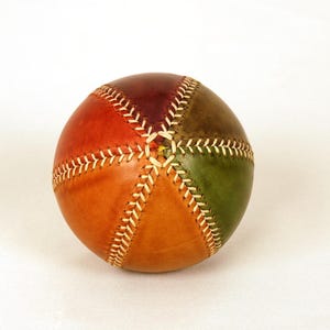 Pelota blanda de cuero color arcoiris, pelota decorativa, pelota de cuero, 10 cm de diámetro aprox.