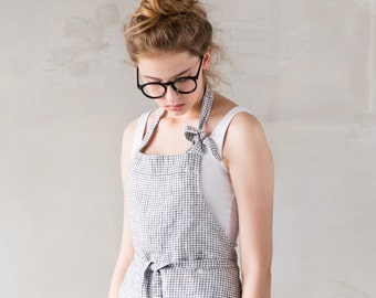 Linen Apron - Traditional - Full / over 50 colors / in Small Checks