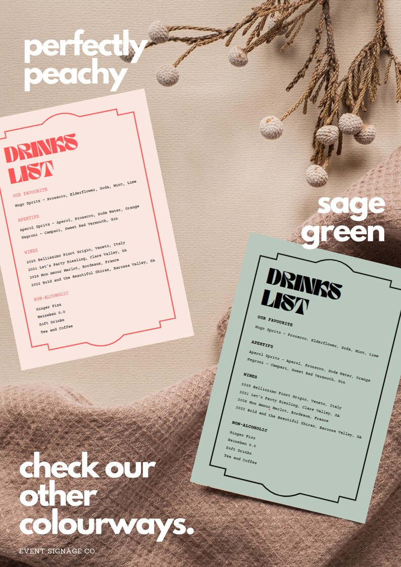 Puede incluir: Dos carteles de men&uacute; de bebidas con un esquema de color melocot&oacute;n y verde salvia. Los carteles enumeran las bebidas, incluidos vinos, aperitivos y opciones sin alcohol. El texto en los carteles dice "Drinks List" y "Our Favorite".