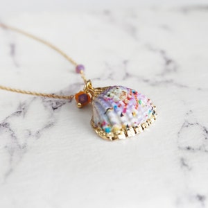 Natural Seashell Necklace, Colorful Summer necklace, Gold Shell Necklace, Scallop Seashell Necklace, Bohemian Jewelry, Ocean Jewelry