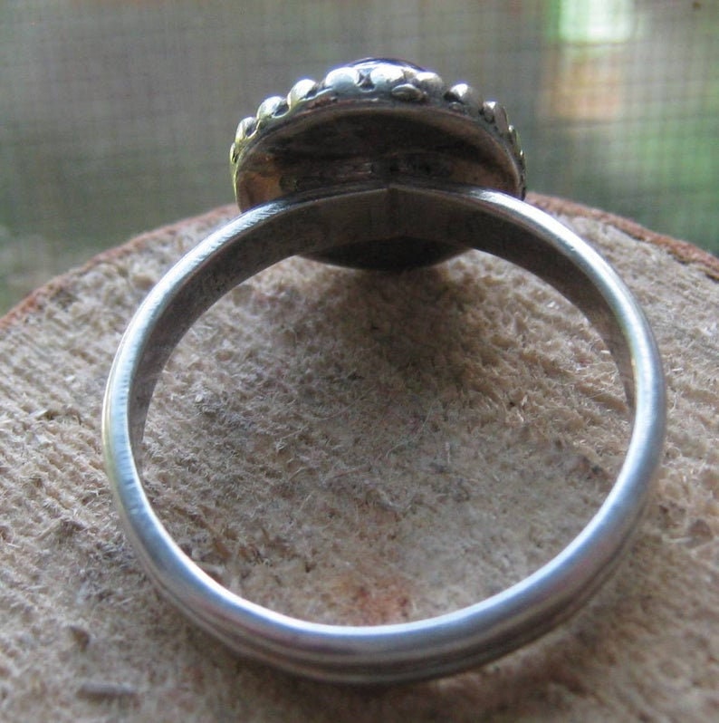 Vintage Sterling Silver Ladies Ring with Round Purple Cabochon Stone Sunburst Style Size 7