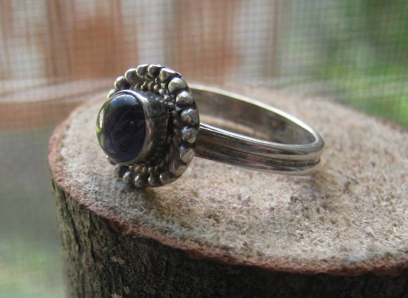 Vintage Sterling Silver Ladies Ring with Round Purple Cabochon Stone Sunburst Style Size 7