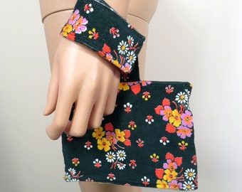 Vintage Floral Corduroy Wrislet Clutch
