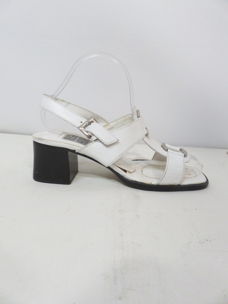 Vintage 90s Does 60s Mod White Leather Block Heel Sandals Size 6.5 image 4