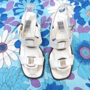 Vintage 90s Does 60s Mod White Leather Block Heel Sandals Size 6.5 image 6