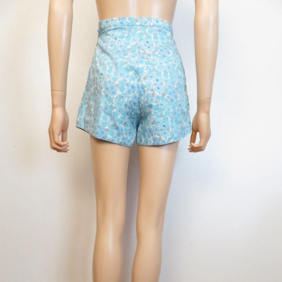 Vintage 1960s Cotton Floral Shorts Size 22 Waist - image 5
