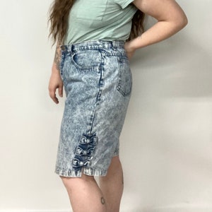 Vintage 80s High Waist Acid Wash Denim Shorts With Bow Detail Size 34 Waist 画像 3