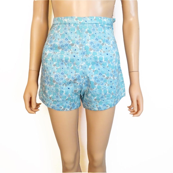 Vintage 1960s Cotton Floral Shorts Size 22 Waist - image 1