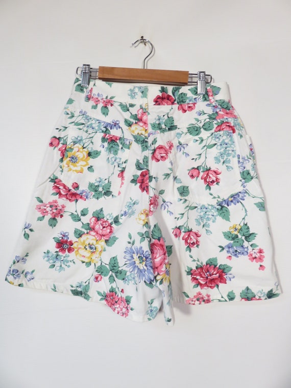 Vintage 90s Floral Cotton High Waist Shorts Made … - image 4