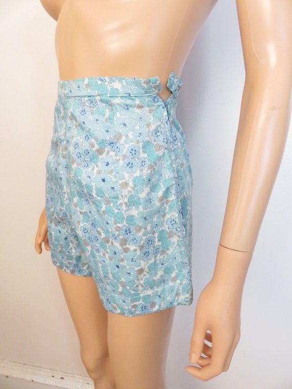 Vintage 1960s Cotton Floral Shorts Size 22 Waist - image 4