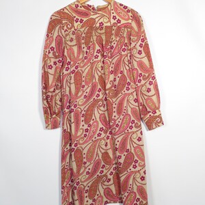 Vintage 60s Psychedelic Paisley Print Burlap Shift Dress Made In USA Size S image 2