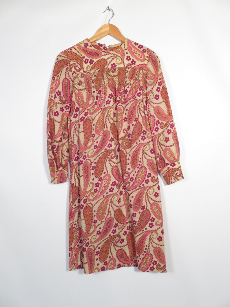 Vintage 60s Psychedelic Paisley Print Burlap Shift Dress Made In USA Size S image 2