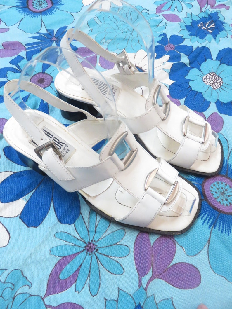 Vintage 90s Does 60s Mod White Leather Block Heel Sandals Size 6.5 image 7