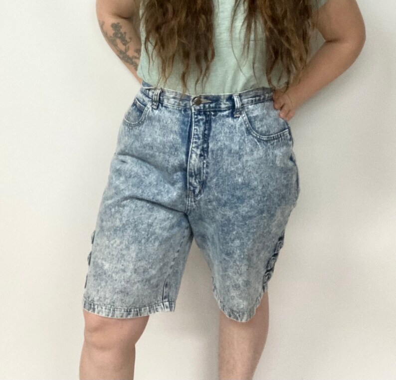 Vintage 80s High Waist Acid Wash Denim Shorts With Bow Detail Size 34 Waist 画像 2