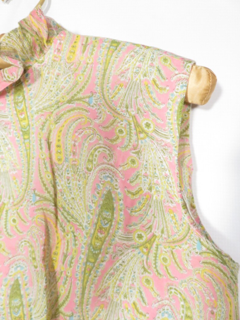 Vintage 60s Neon Paisley Ruffle Frilly Collar Button Back Lightweight Top Size M/L image 3