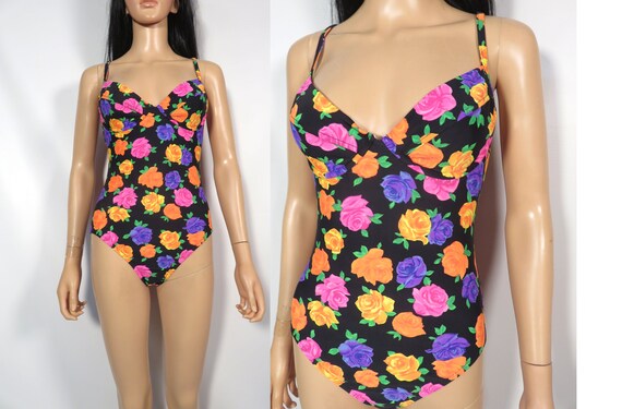 Maillot De Bain Une Pièce Victoria's Secret PINK, Taille M, Couleur Noire Avec Détails Découpés Et Motifs Floraux Roses