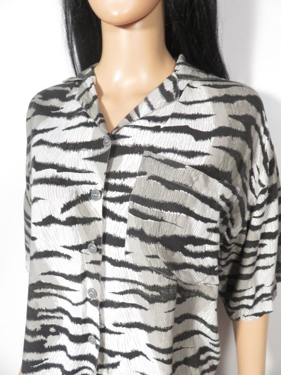 Vintage 90s Gray Tiger Print Rayon Crop Top Blous… - image 8