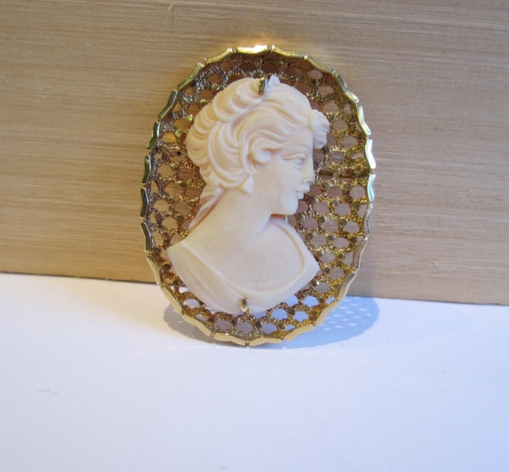 14k yellow gold shell cameo, Shell cameo, unique … - image 1
