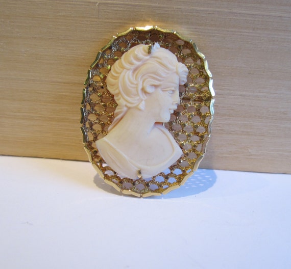 14k yellow gold shell cameo, Shell cameo, unique c